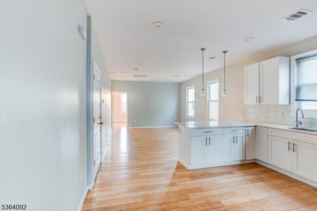 Building Photo - 15 Fessenden Pl