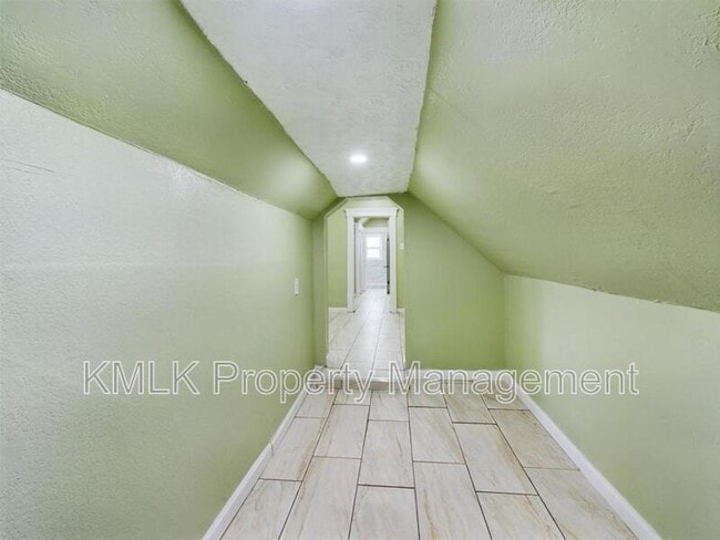 Building Photo - 187 W Long St