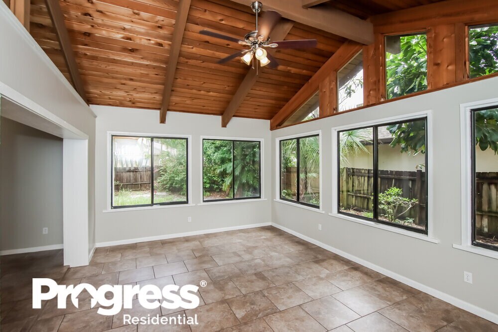 Building Photo - 225 Bayhead Dr