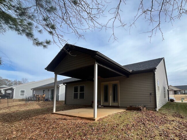 Building Photo - Adorable 3/2 Ready To Move In Now!