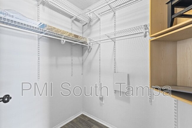 Building Photo - 7515 S Westshore Blvd