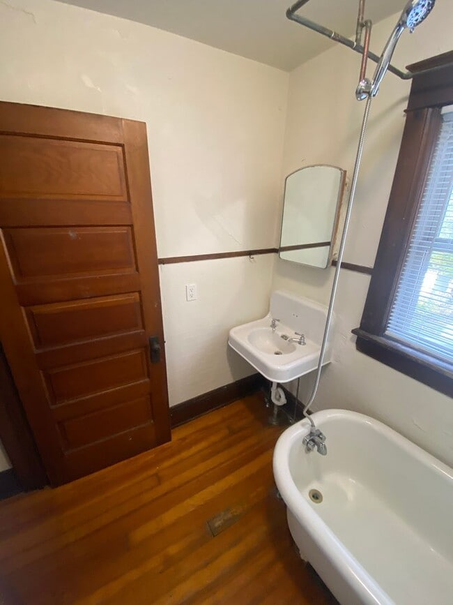 Building Photo - Charming 4-Bedroom Historic Home Near Downtown!