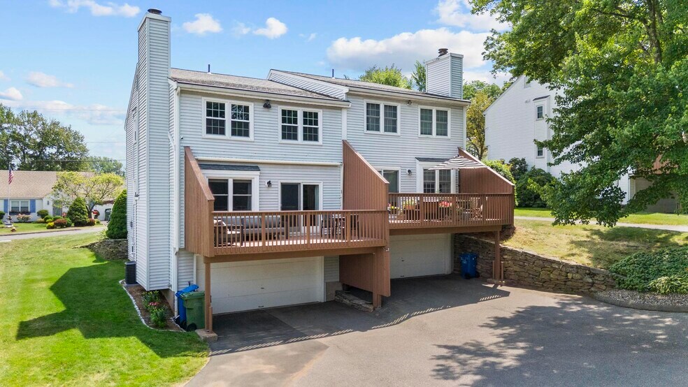 Building Photo - 26 Linden St