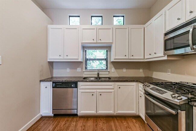 Building Photo - 11315 S Main St