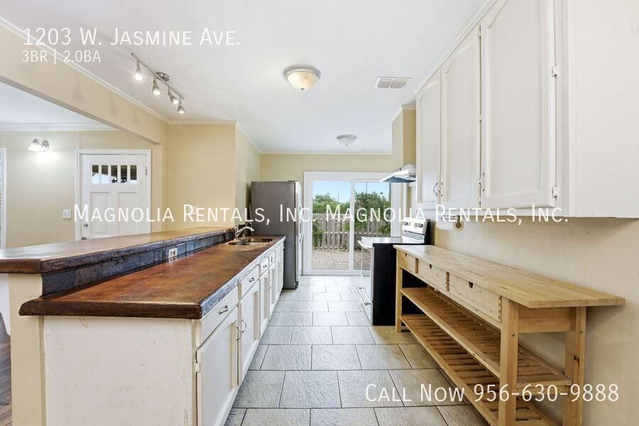 Building Photo - 1203 Jasmine Ave W