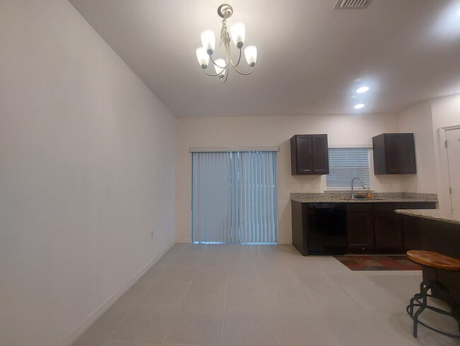 Building Photo - Beautiful 3 Bedroom 2 1/2 Bathroom House i...