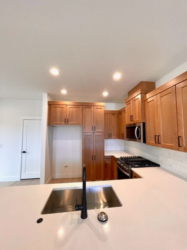 Building Photo - 3070 NE Terreo Pl