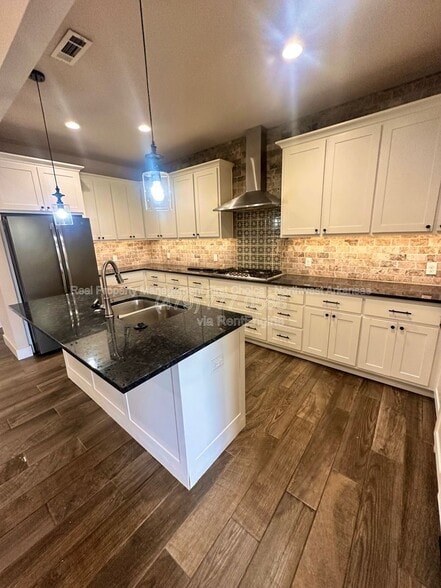 Building Photo - 3600 SW Brittany Rd