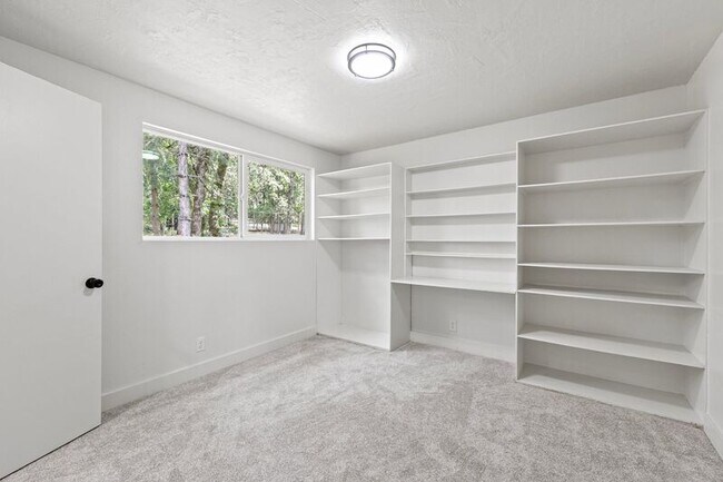 Building Photo - 2105 Hawkins Ln
