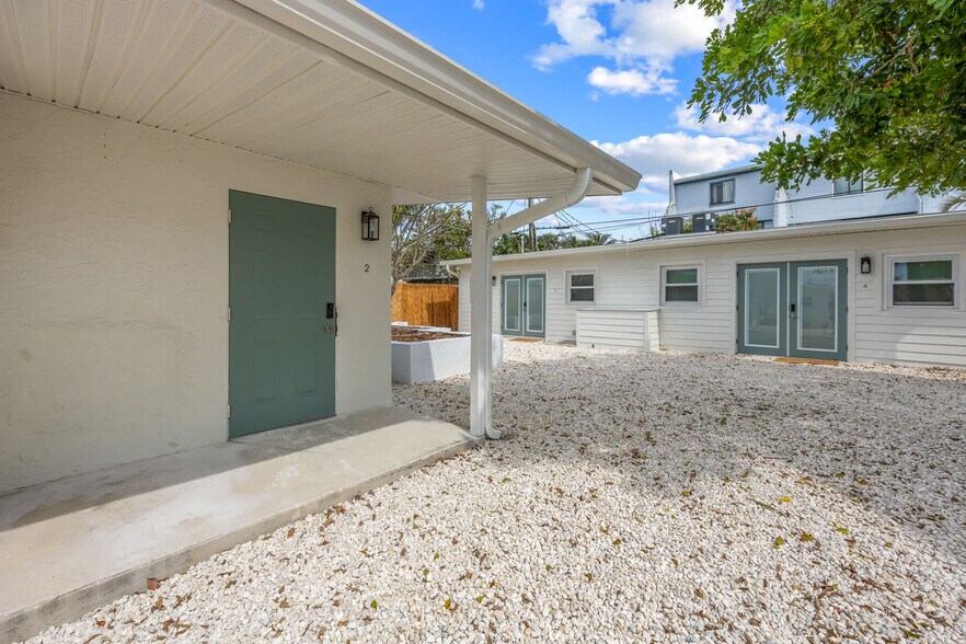 Building Photo - 637 S Orlando Ave