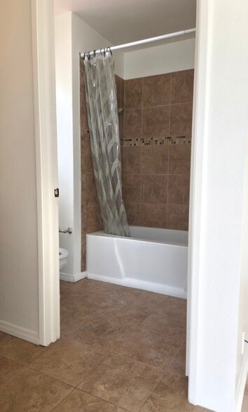 Master Bathroom - 33555 Date Palm Dr