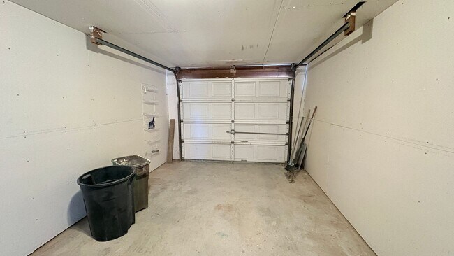 Building Photo - 305 Swinging Spear Rd