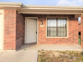 Building Photo - 2810 Ashley Dr