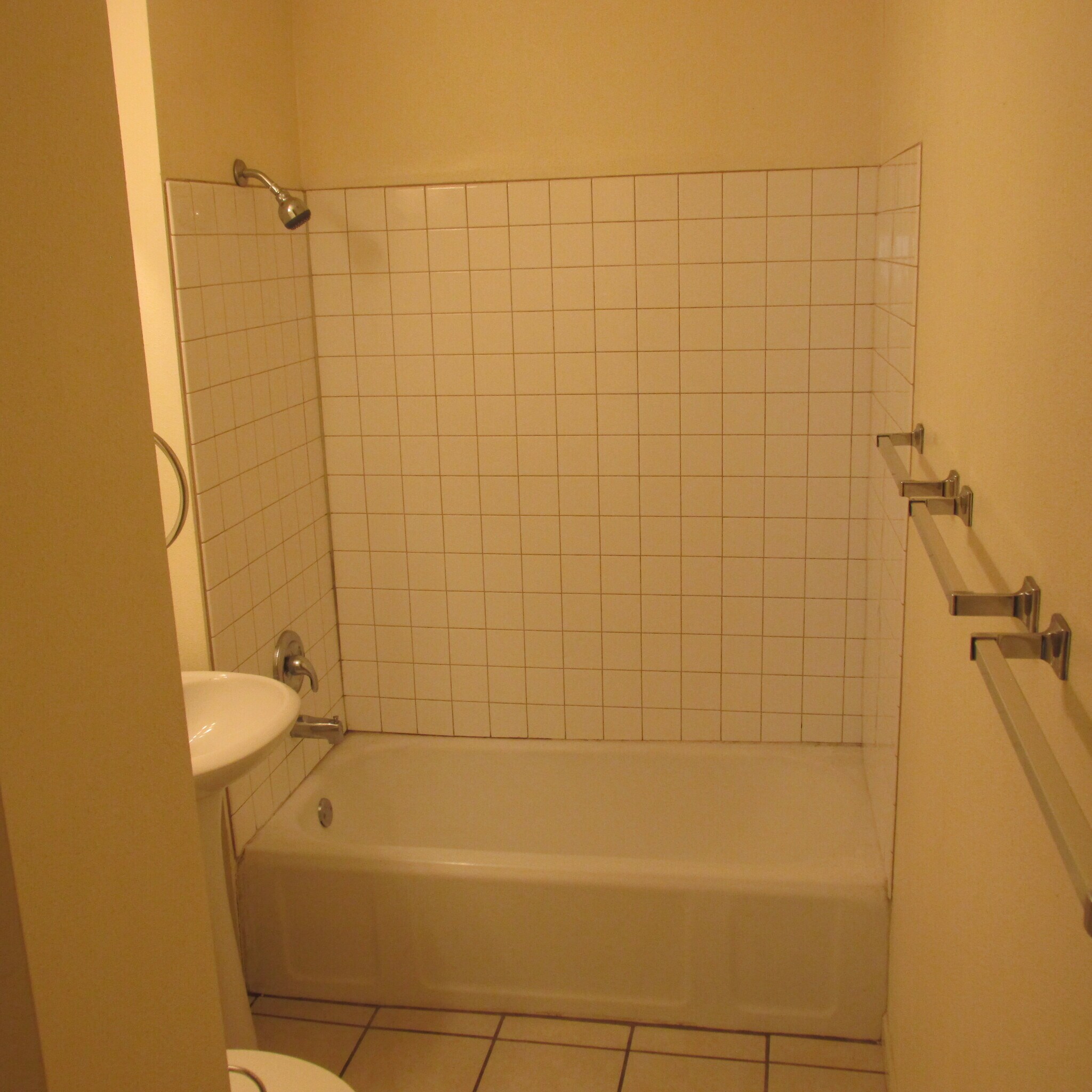 bathroom - 615 Hudson St