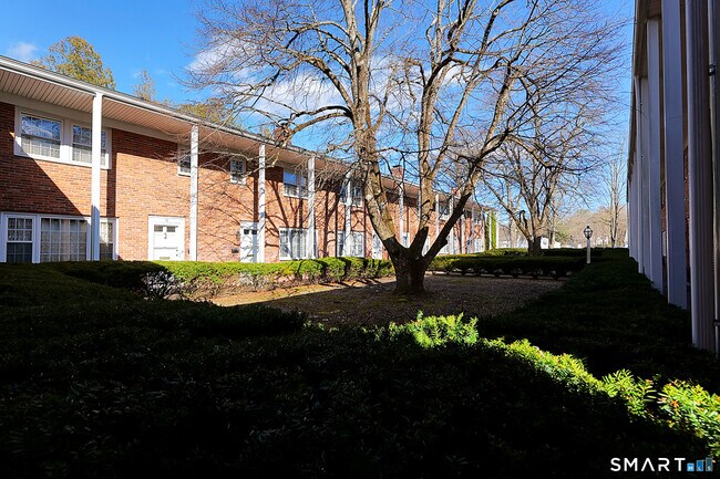 Building Photo - 44 Garden St