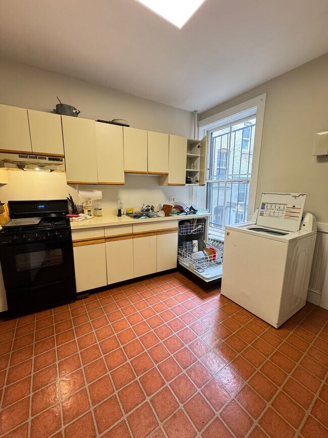 Building Photo - 3 Bed 9/1 BRIGHTON