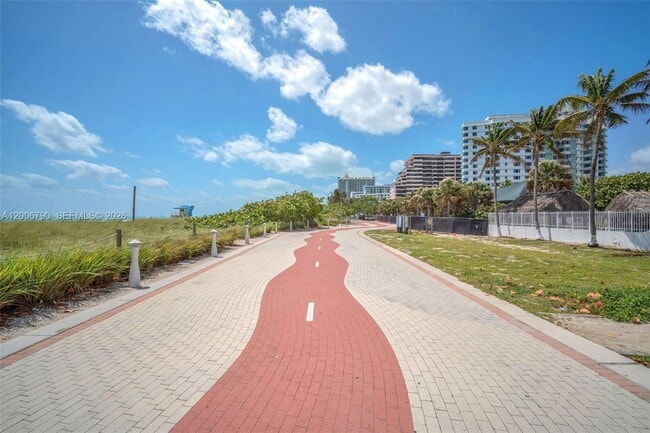 Building Photo - 5313 Collins Ave