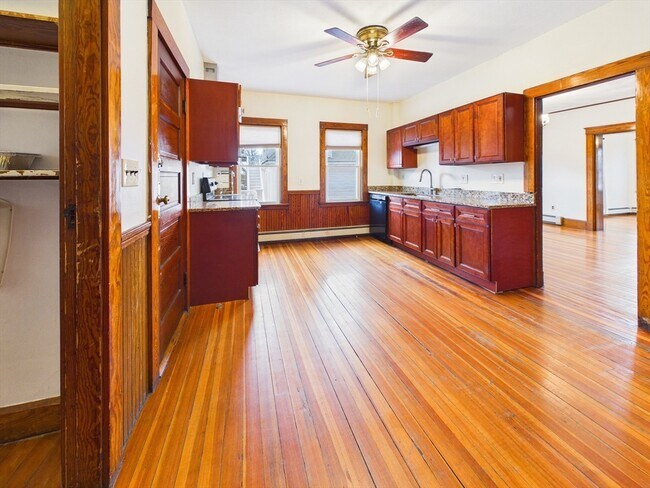 Building Photo - 5-7 Hoyle St