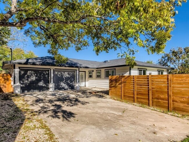 Building Photo - 8416 Maine Dr