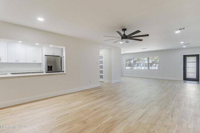 Building Photo - 175 St Charles Ave