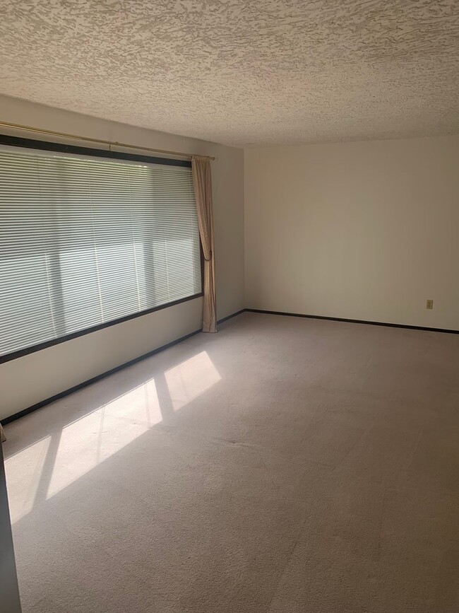 Building Photo - Comfortable Single-Level Living on a Quiet Cul-de-Sac in Walnut Grove!