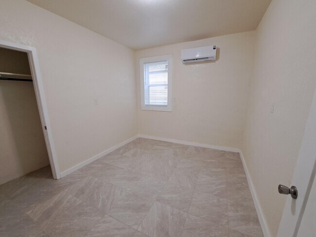 Building Photo - 1306 Iowa Ave