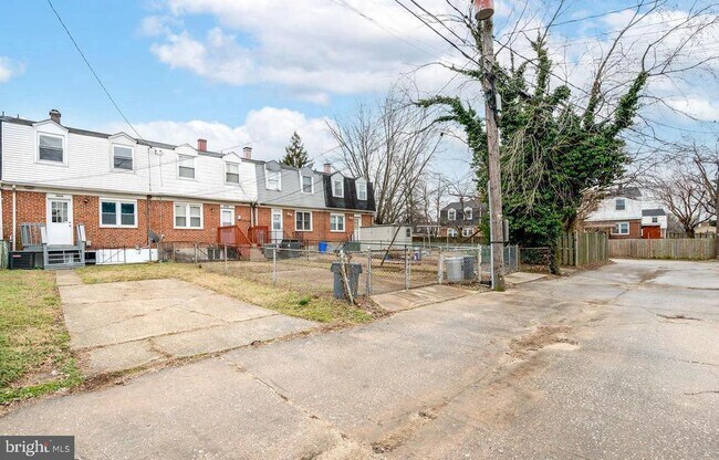 Building Photo - 2020 Dineen Dr