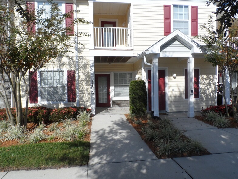 Front Exterior - 575 Oakleaf Plantation Pky