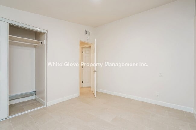 Building Photo - Spacious 4-Bed, 2-Bath Home with Large Backyard