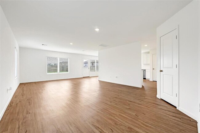 Building Photo - 227 River Grv Ct