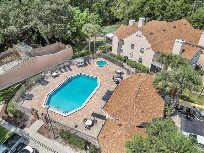 Building Photo - 605 Youngstown Pkwy