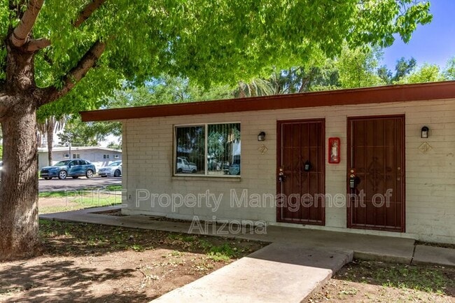 Building Photo - 1002 S Mariana St