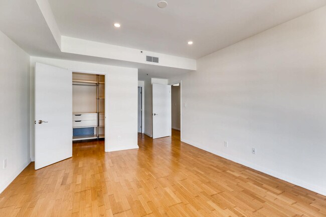 Building Photo - 250 President St