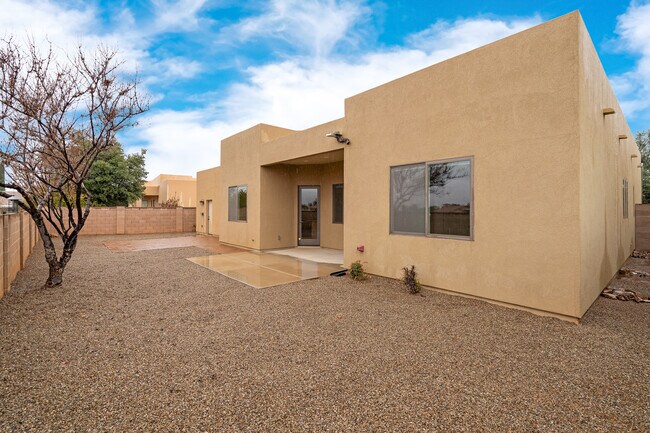 Building Photo - 1981 Sunview Ct