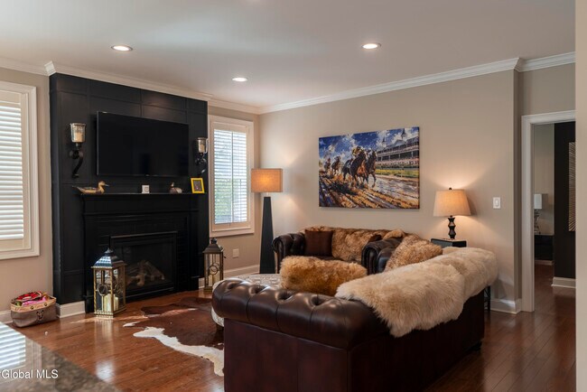 Building Photo - 5 Maria Ln