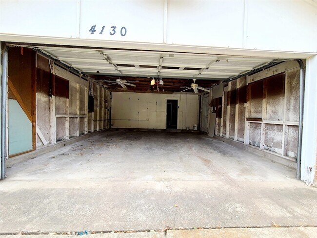 Building Photo - 4130 Santa Barbara Dr