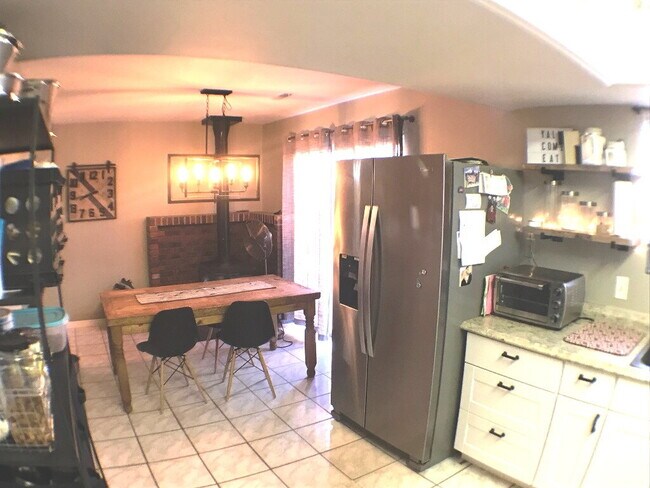 Building Photo - 4-Bedroom Retreat in Saint George – Cozy a...