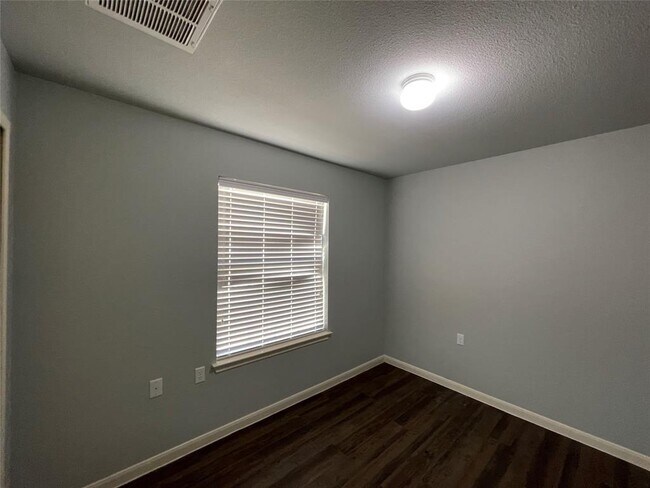 Building Photo - 7817 Duber Ln