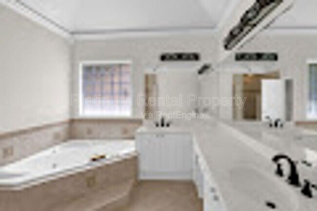 Building Photo - 230 Graystone Way