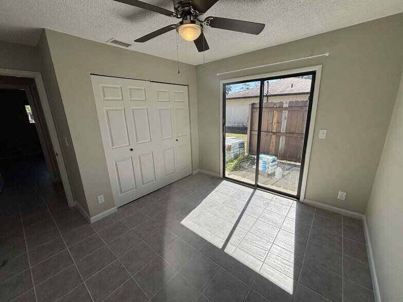 Building Photo - 3815 NW Huntsboro St