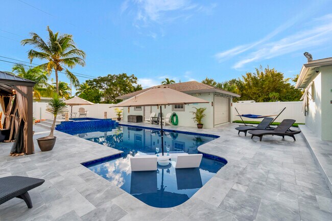 Building Photo - 310 Gulfstream Dr