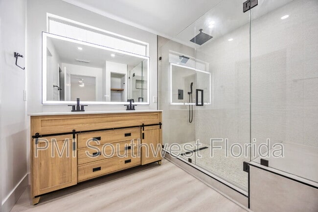 Building Photo - 5039 N Beach Rd