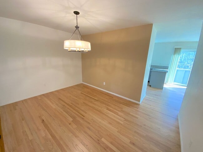 Building Photo - 2 Bedroom Townhome Available Near W Cheyenne Blvd & S Nevada Ave