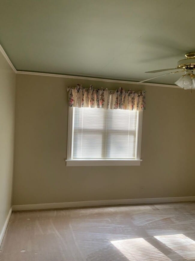 Building Photo - 200 Sunset Dr