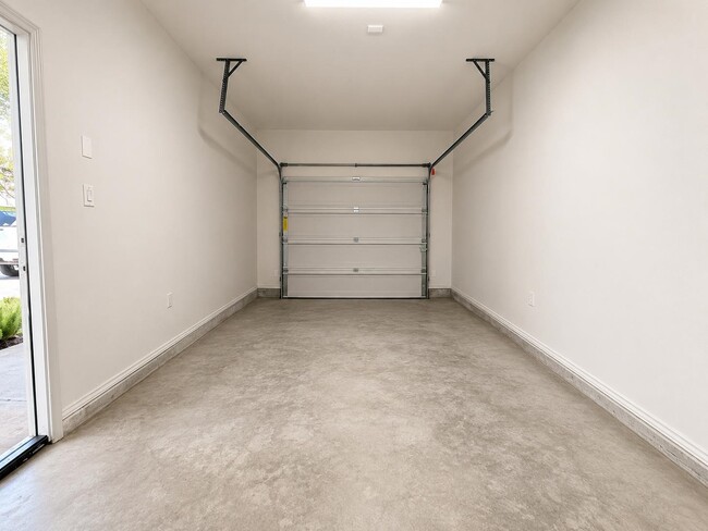 Building Photo - 1831 Port Louisiana Dr