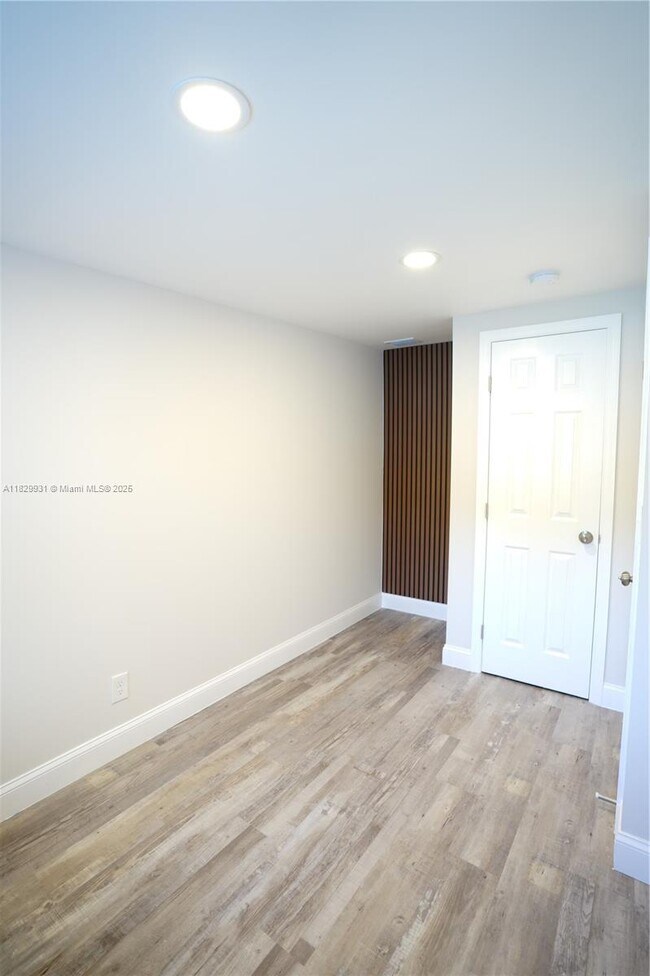 Building Photo - 2573 Conroy Dr