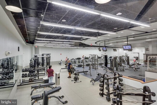 Building Photo - 1021 Arlington Blvd