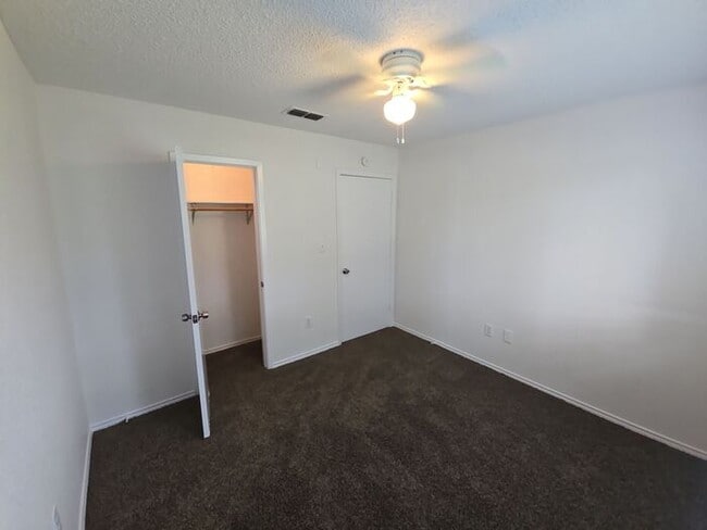Building Photo - 9561 Lonesome Dove Dr