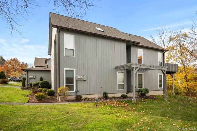 Building Photo - 11 Woods Brooke Ln