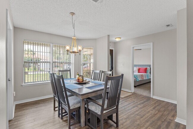 Building Photo - 7613 Marthas Way